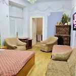 Central Apartments Lviv *